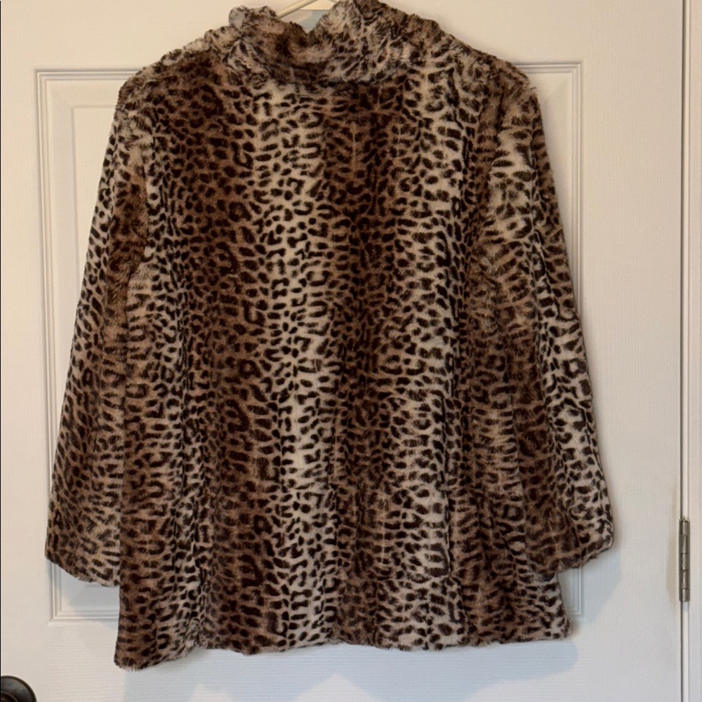 Leopard Print Faux Fur Light Jacket - Picture 6 of 6